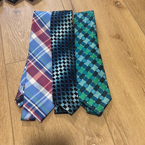 Bundle of three ties - Picture 3 of 6